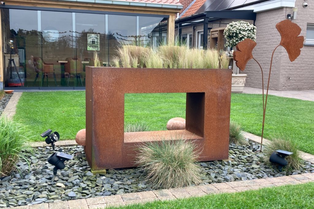 Cortenstalen maatwerk | Cortenstalen bloembak | Cortenstaal in de tuin | Cortenstaal Vlaeminck | Cortenstaal Oost-Vlaanderen
