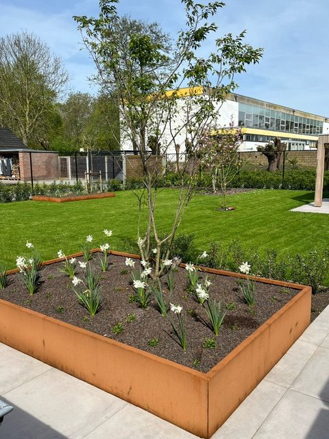 Cortenstalen maatwerk | Cortenstalen bloembak | Cortenstaal in de tuin | Cortenstaal Vlaeminck | Cortenstaal Oost-Vlaanderen