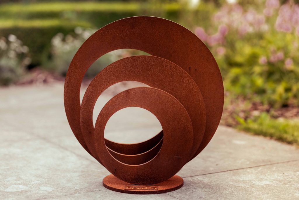 Cortenstaal kunst | Cortenstaal kunst in de tuin tijdloos en elegant | Cortenstaal tuin | Kunstwerken | Kunstwerken op maat | Beeldende kunst van cortenstaal | Cortenstaal Oost-Vlaanderen
