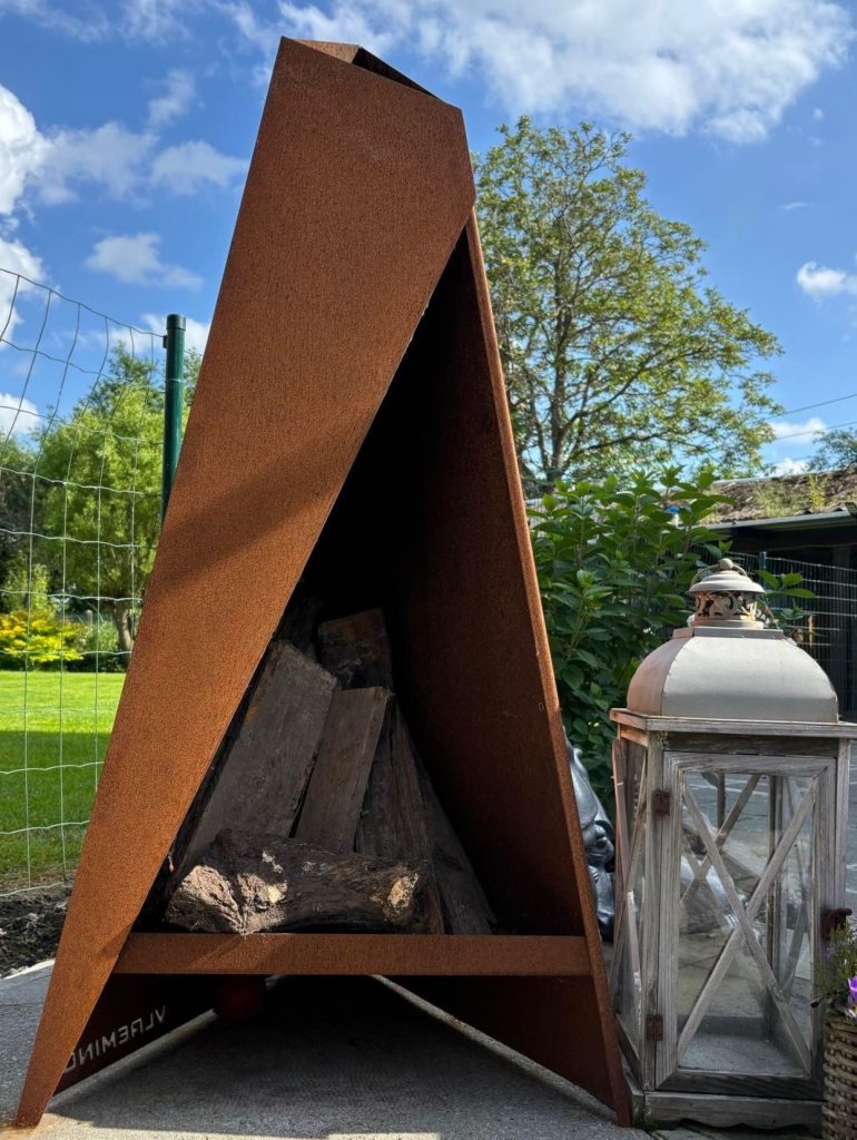 Cortenstalen maatwerk | Cortenstalen Tipi Vuurhaard | Cortenstaal in de tuin | Cortenstaal Vlaeminck | Cortenstaal Oost-Vlaanderen