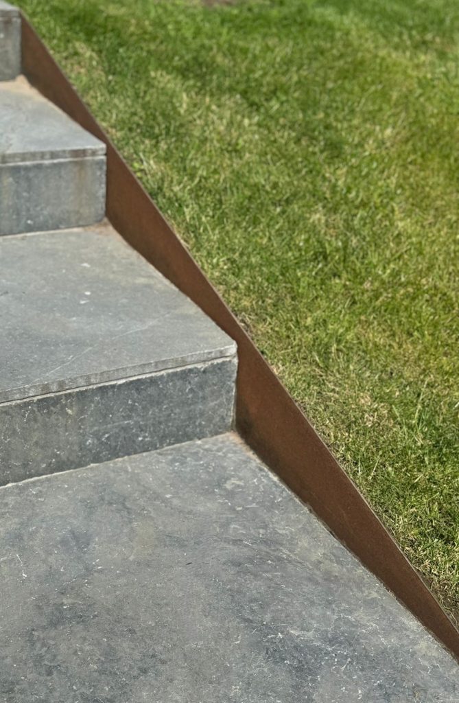 Cortenstalen maatwerk | Cortenstalen afboording | Cortenstaal in de tuin | Cortenstaal Vlaeminck | Cortenstaal Oost-Vlaanderen
